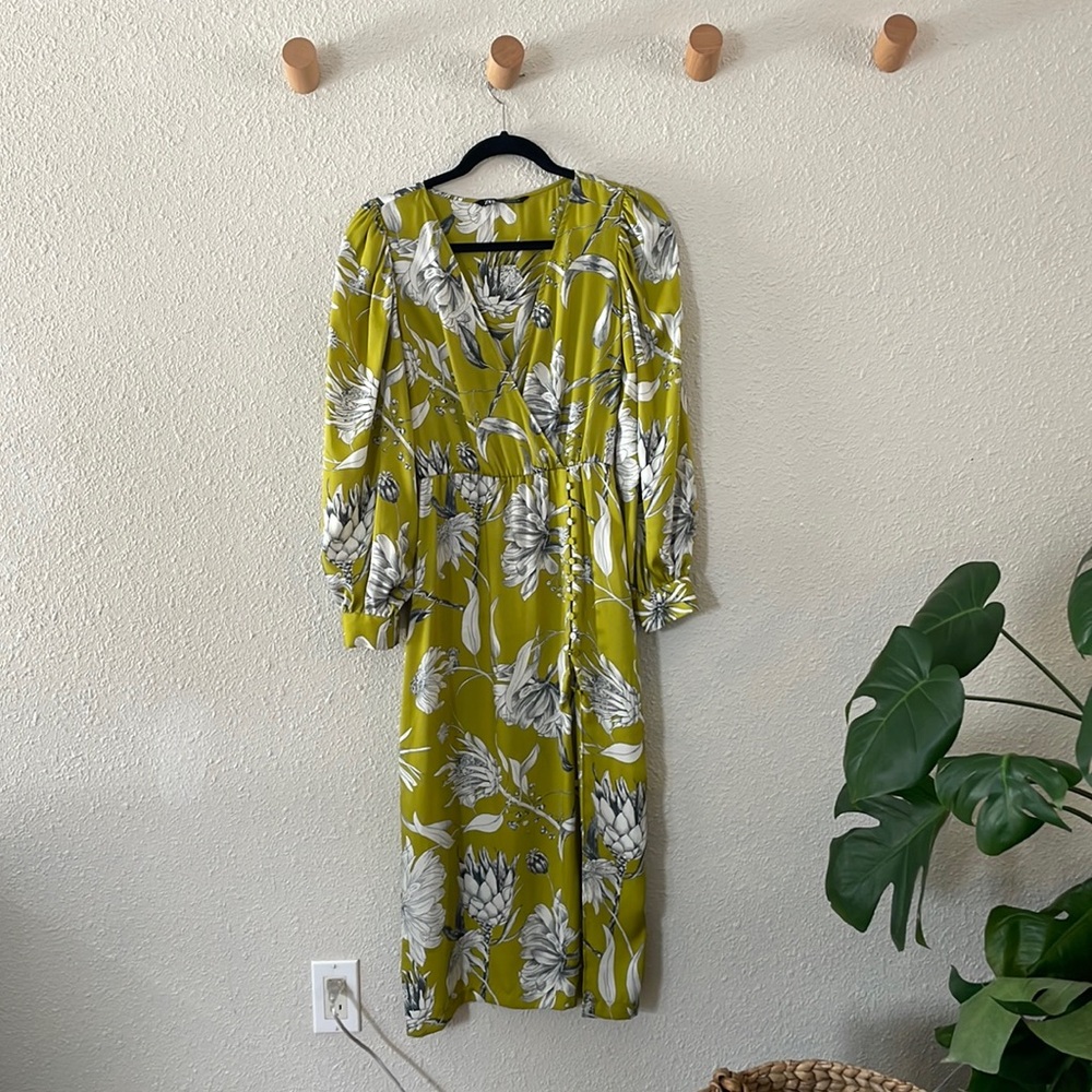 Chartreuse Print Midi Dress With Button Detailing… - image 2